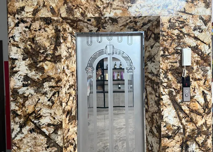 Monaco Khách sạn 3*