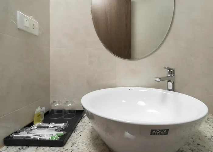 Khách sạn Monaco 3*